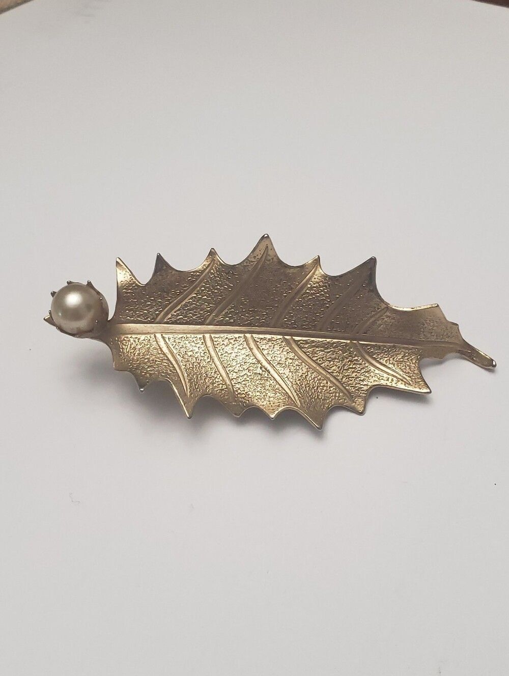 VINTAGE Goldtone Metal Leaf W/ Faux Pearl Hair Clip Barette Scarf Clip